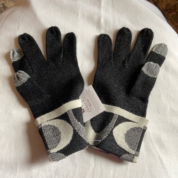 Coach Accessories - 🎉Coach Black Sparkly Winter Gloves. NWT